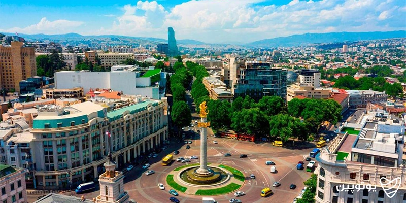 میدان آزادی در روز