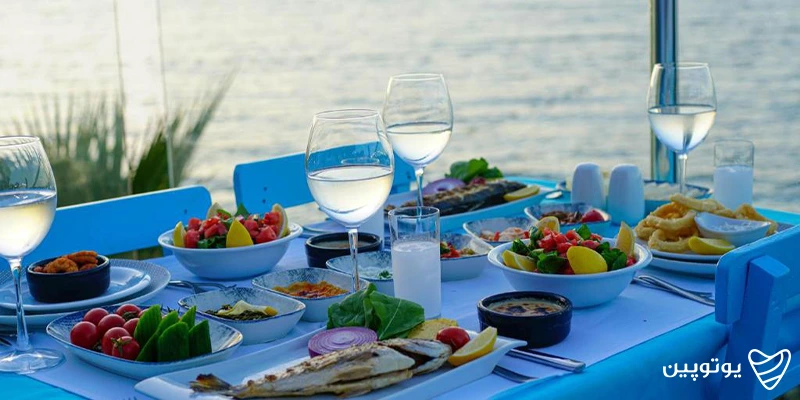 میز خوراک‌های خوشمزه